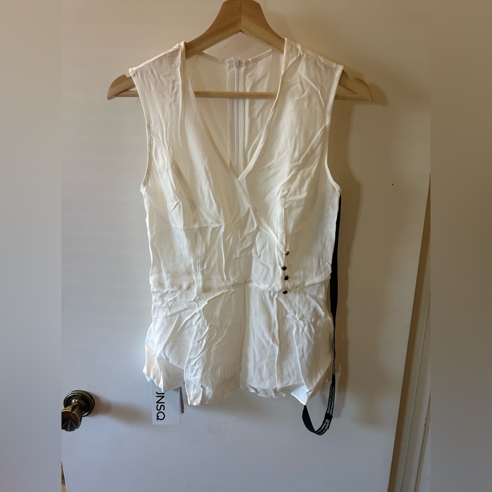 Chic White Sleeveless Blouse